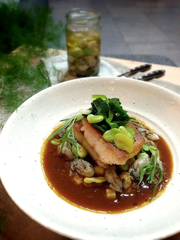 Pan fried grouper,crab bisque,marinated baby oyster,sautéed baby leek,broad beans,potato|rick chanさん