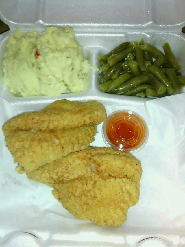 Snapdishの料理写真:Catfish potato salad and green beans|Shirlene Robertsonさん