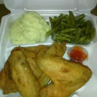 Deep fried chicken wings and potato salad and green beans|Shirlene Robertsonさん