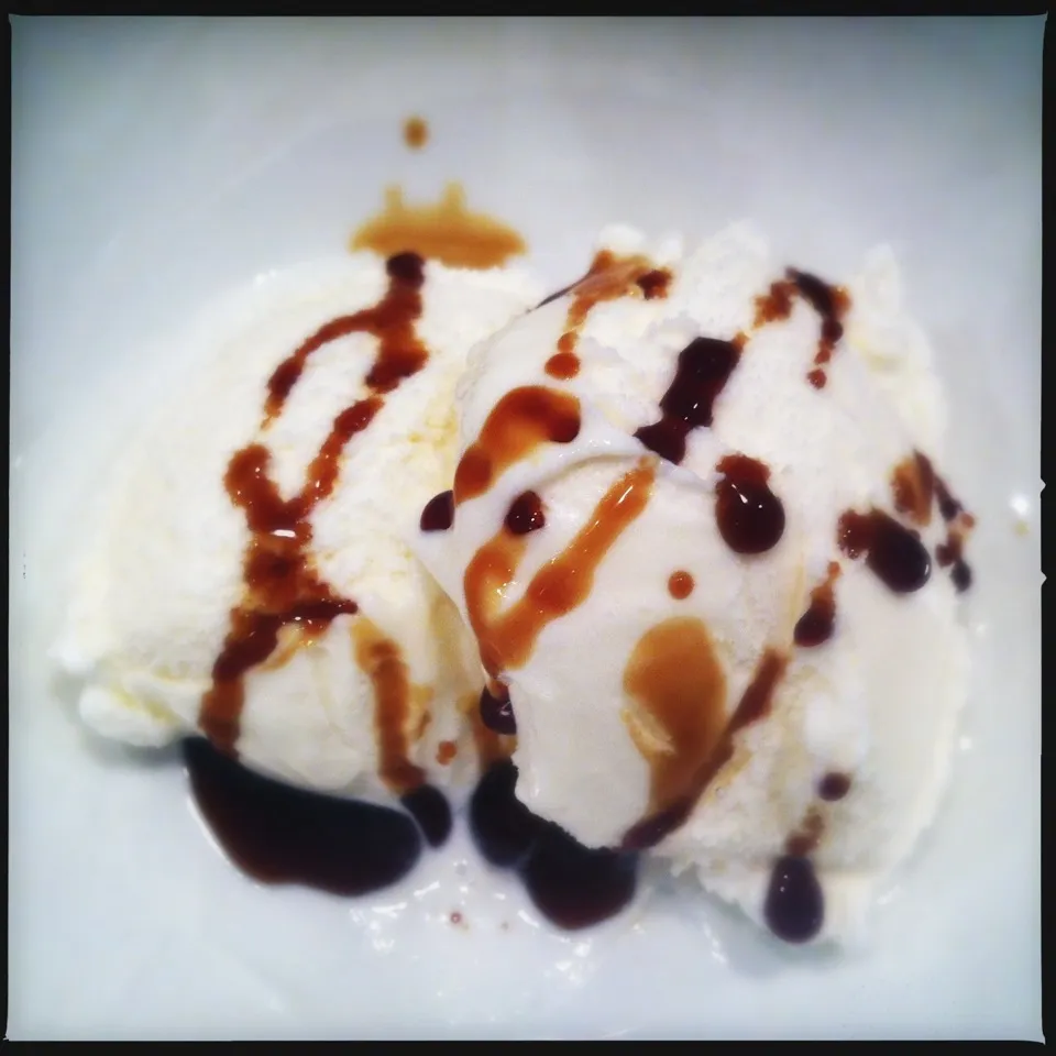 Snapdishの料理写真:Vanilla ice cream with pumpkin oil|Sharing Plates blogさん