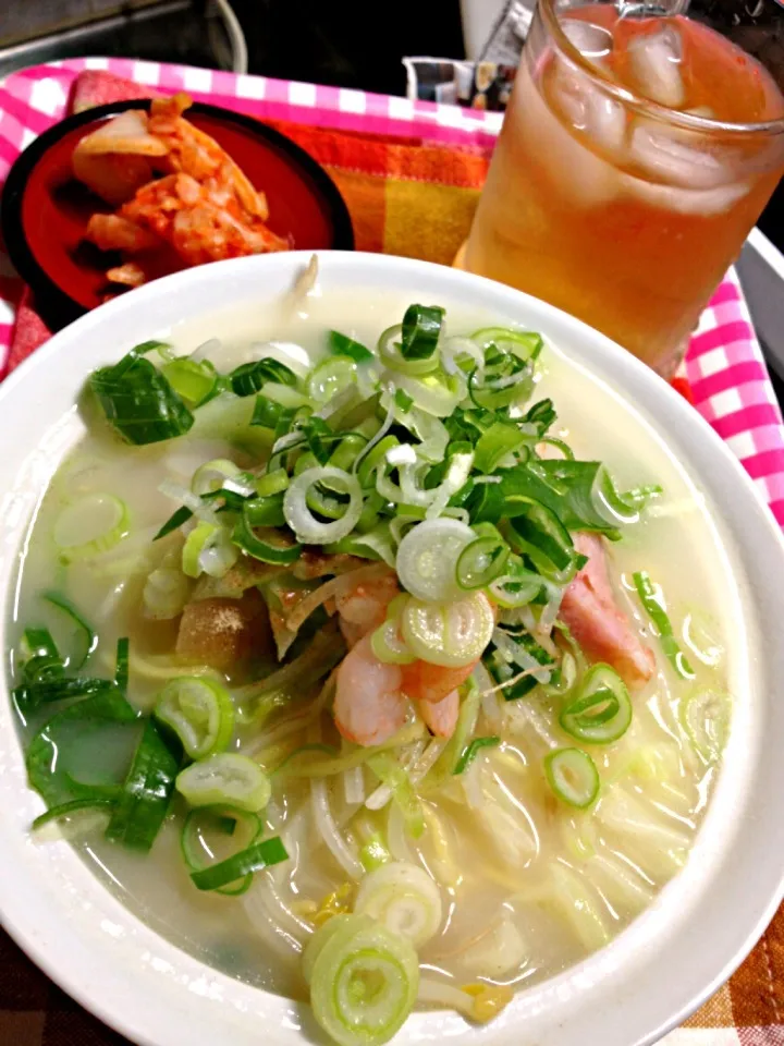 Snapdishの料理写真:寿がきやの和風とんこつラーメン。野菜相当多め|ハルさん