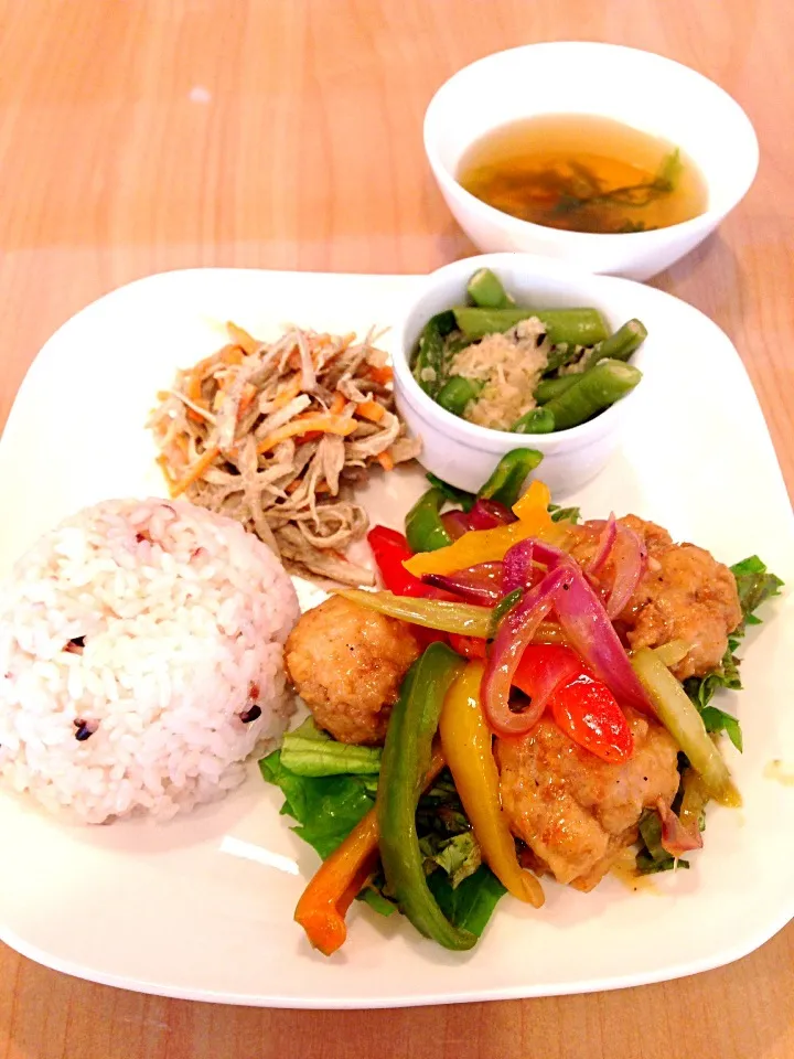 汐カフェ 豚肉団子の野菜あんかけ、オクラとインゲンのスパイス炒め、ごぼうサラダ、アーサのスープ|ponnaoさん