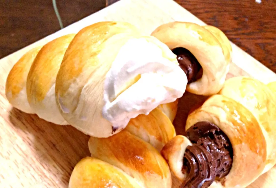 アイスコロネ&チョココロネ.            Icecream Filled Brioches & Chocolate Filled Brioches|yorikoさん