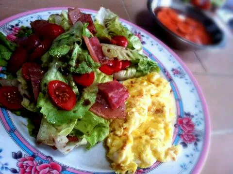 Bacon salad + omelette|Janis Wongさん