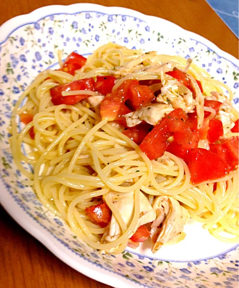 蒸し鶏とトマトの冷製パスタ|まりねさん