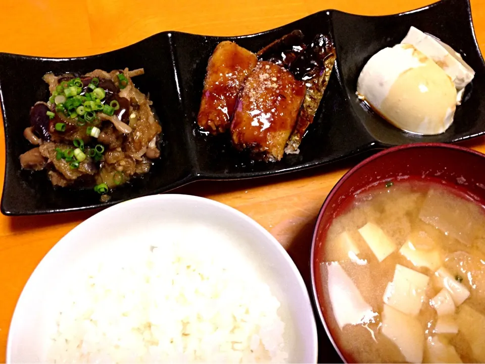 いわしの蒲焼き、なすときのこのおろし炒め、枝豆おぼろ豆腐、お味噌汁❤|まりえさん