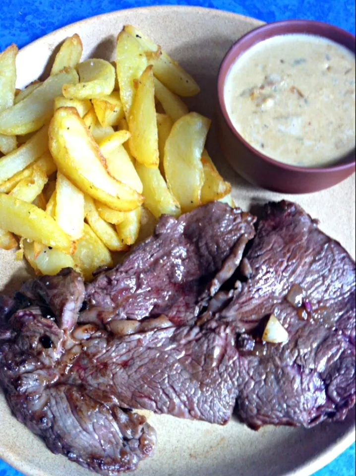 Sirloin steak with homemade french fries (des frites) and Auvergne blue cheese yoghurt sauce|PHILIPPEさん