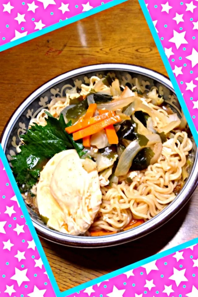 面倒だでインスタントラーメン🍜|おひるごはんさん