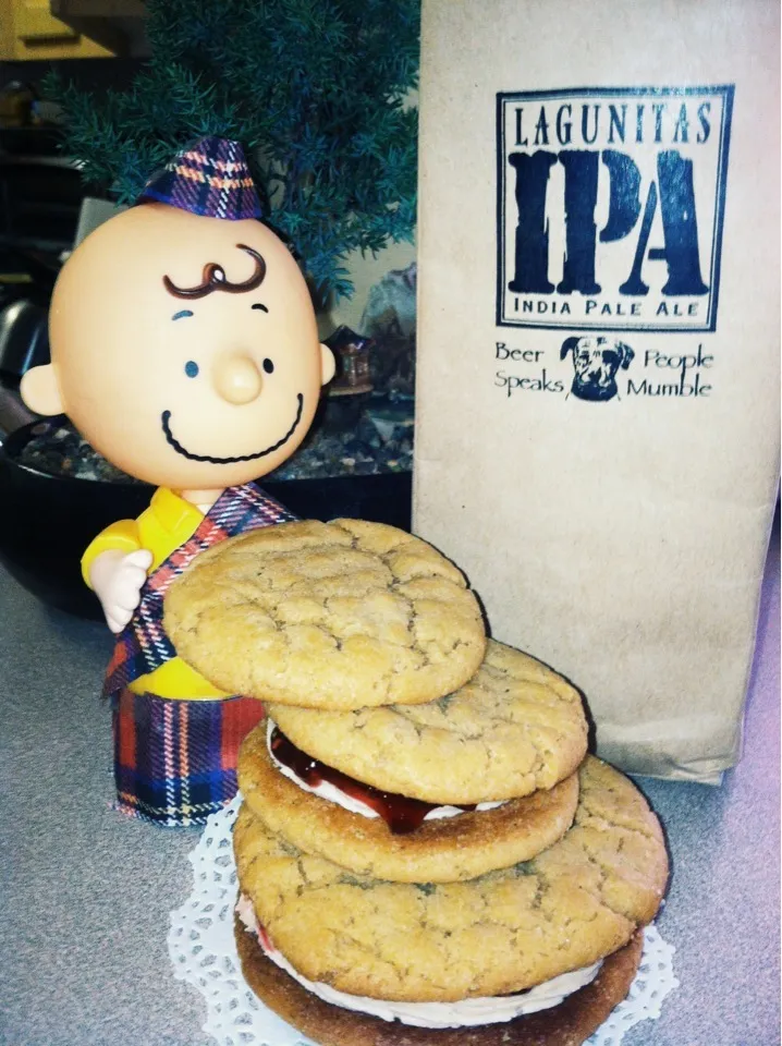 Snapdishの料理写真:Peanut Butter n Jelly Cookies|Angela Newellさん