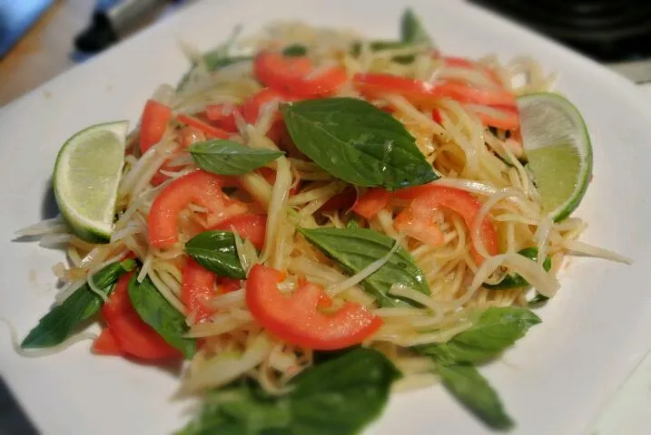 Spicy Papaya Salad|Mealy Robinsonさん