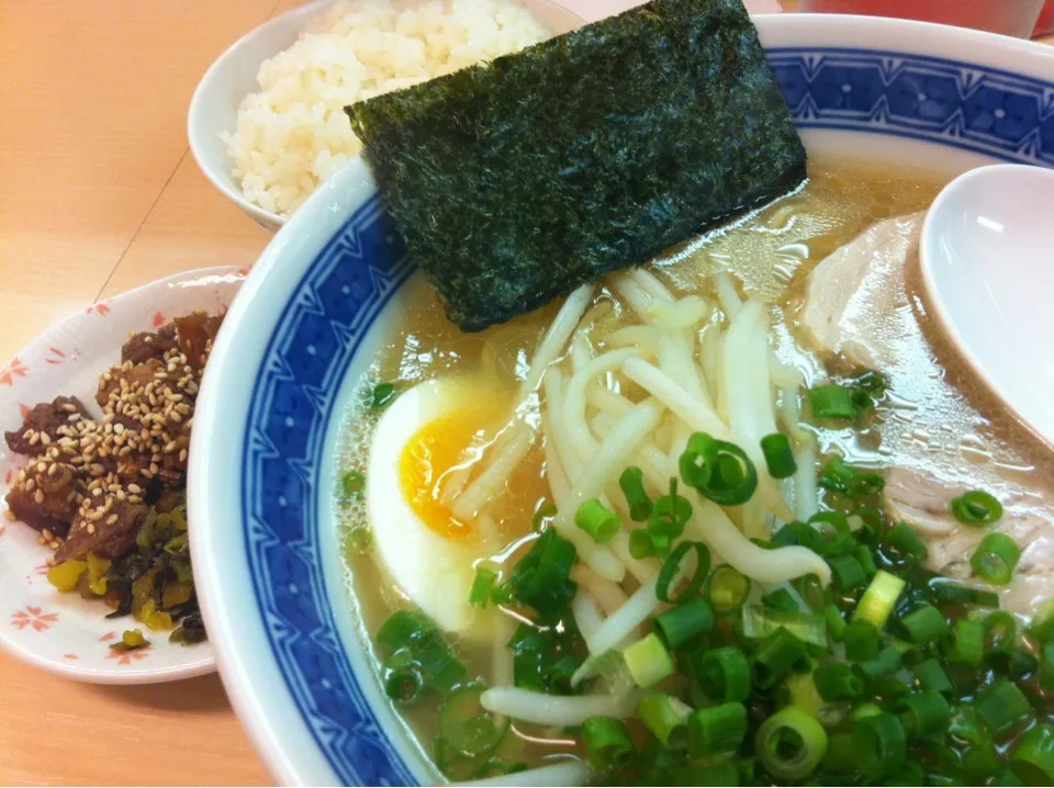 Aセット(ラーメン+半ライス+高菜・味付けチャーシュー)|sunさん