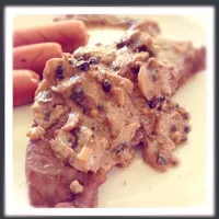 Steak with mushroom and pepper sauce|uyeneさん