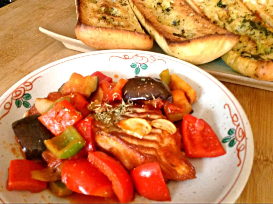 Snapdishの料理写真:Salmon w ratatouille & garlic ciabatta|kai's mummyさん