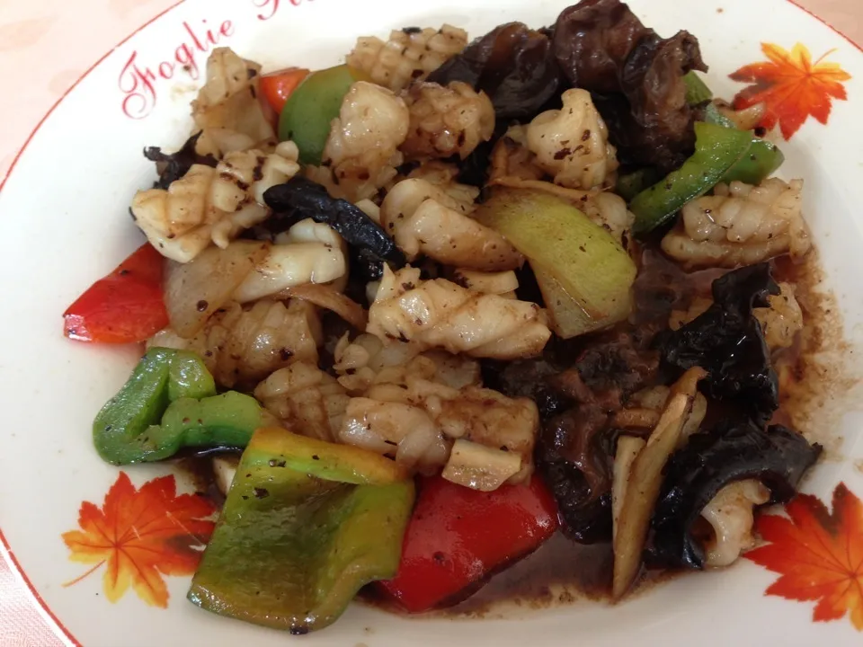 Sautéed cuttlefish with vegetables and in black soy bean sauce!|Len R Ortegaさん