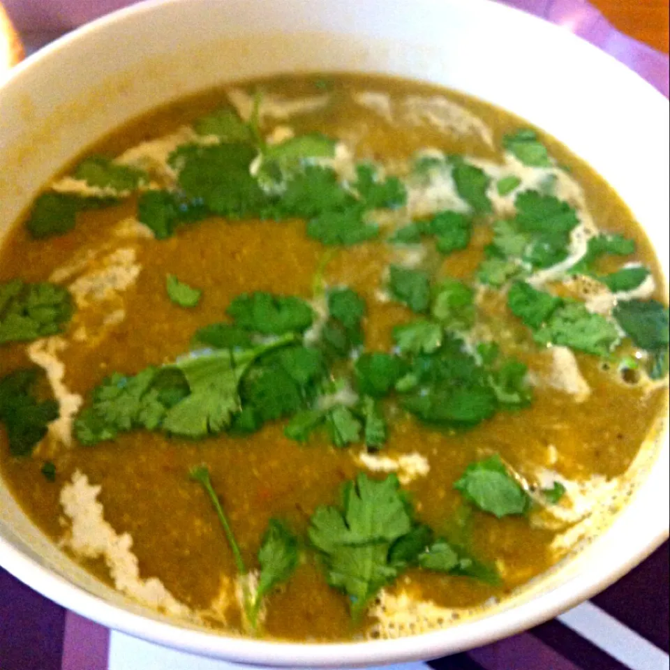 Sweet potato, chickpea, chilli and spinach soup|Nicole Avisさん