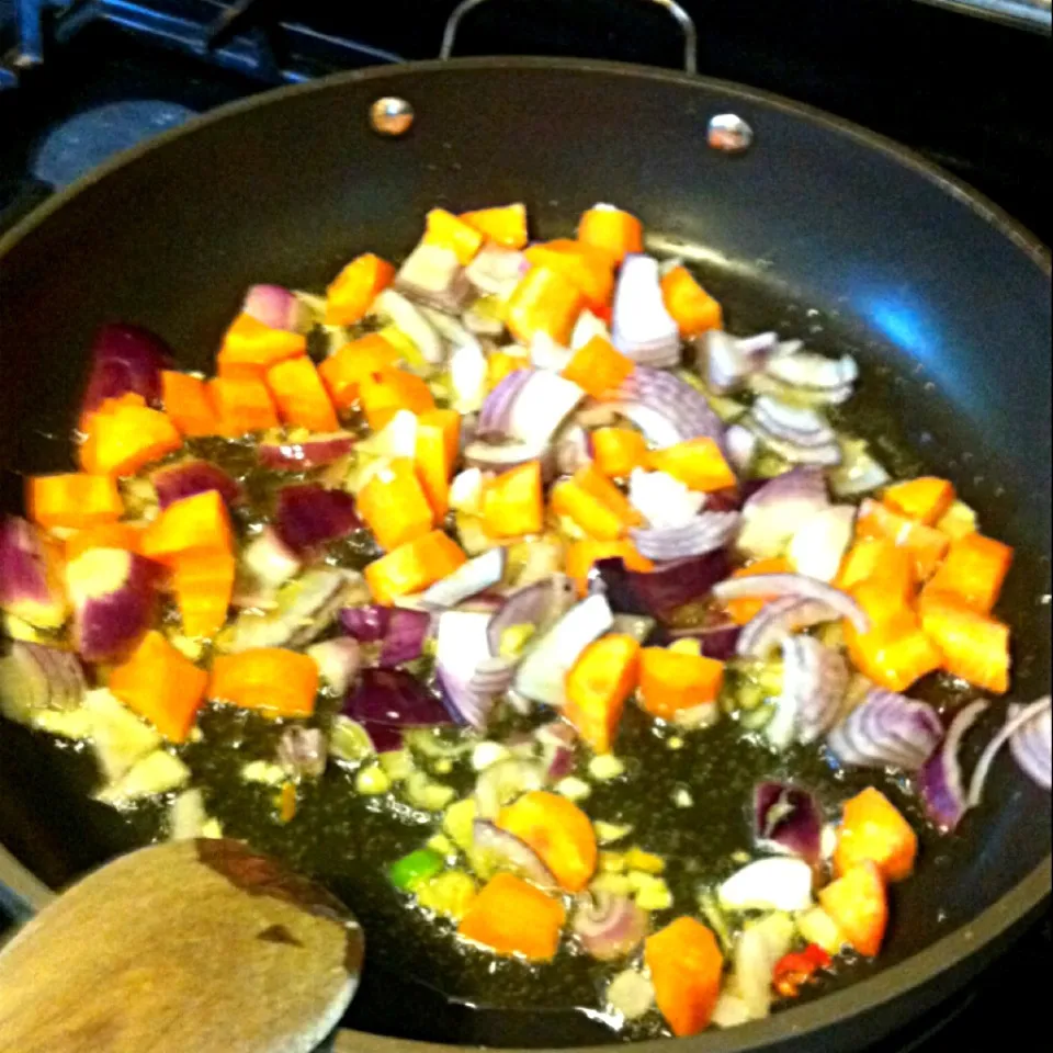 Red Onion, Carrot, Garlic, Chilli and Ginger with Lemon and Lime|Nicole Avisさん