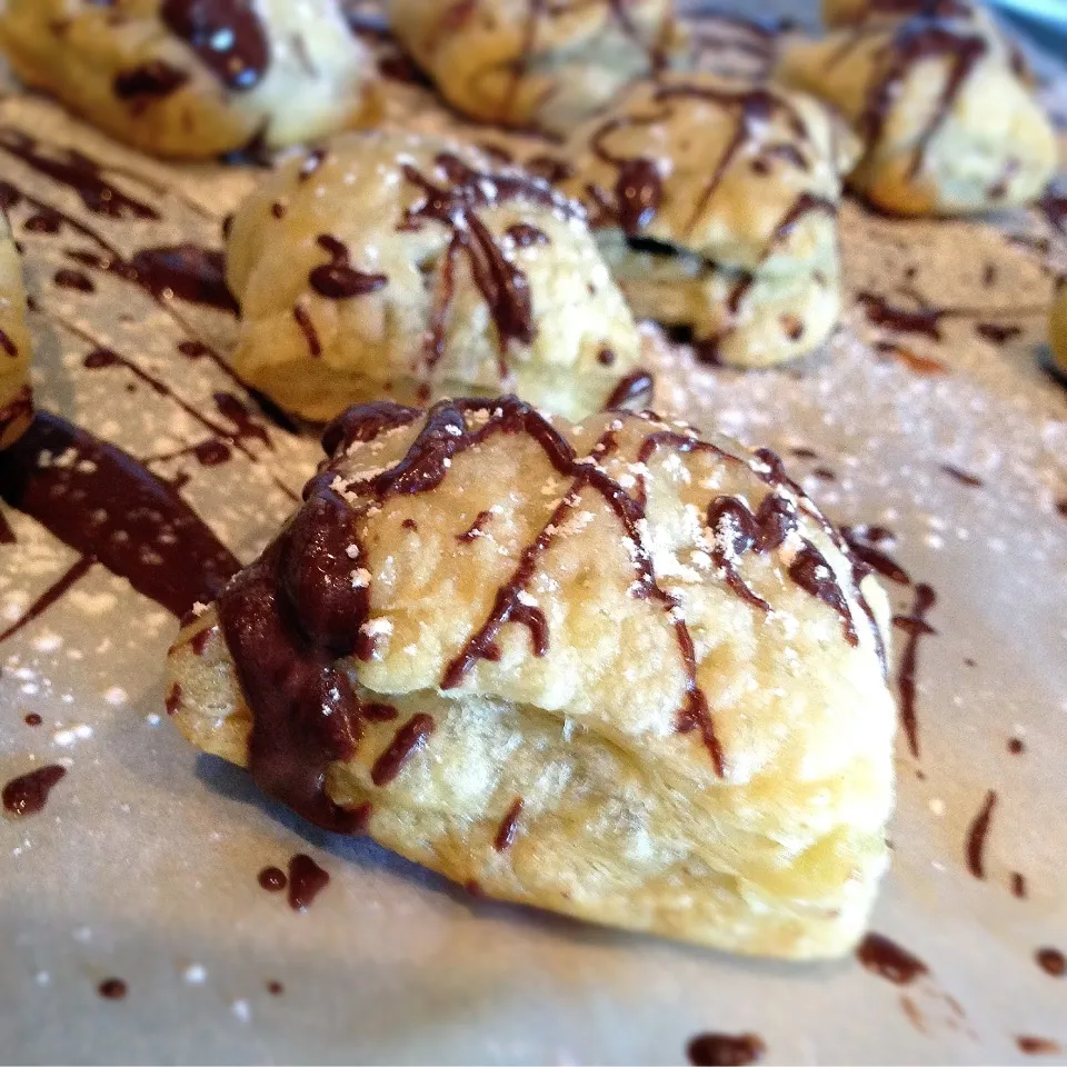 Chocolate Filled Puff Pastry Bites|lindsay robesonさん