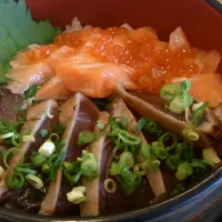 Snapdishの料理写真:鰹のタタキ、サーモン、イクラ丼|荘司清隆さん