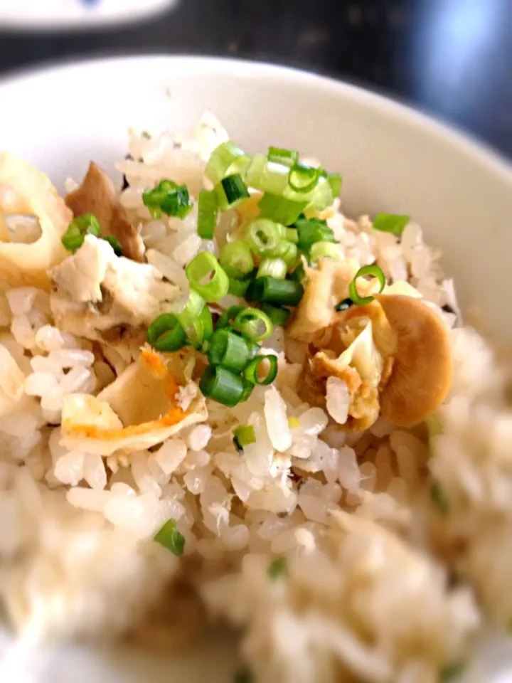 お寿司で残った身は炊き込みご飯に|ちーさん