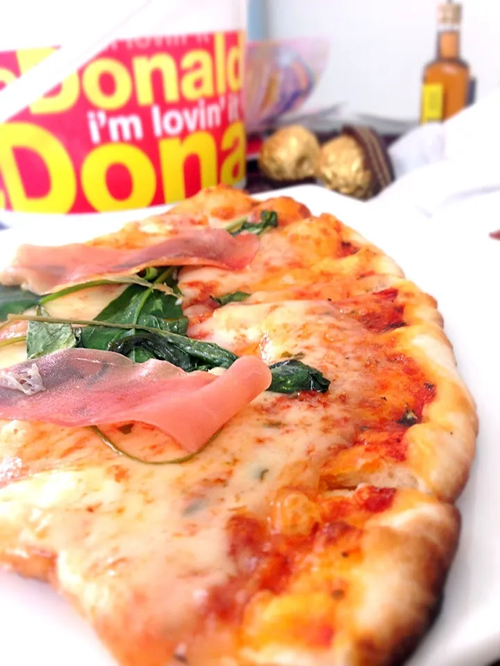 Snapdishの料理写真:มื้อนี้เปิดตู้เย็นหยิบ monsoon pizza แสนอร่อย สำหรับกลางวัน|Prinzezzさん