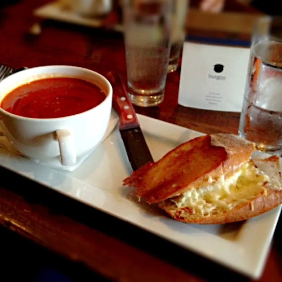 Tomato soup & grilled cheese sandwich|JY Hwangさん