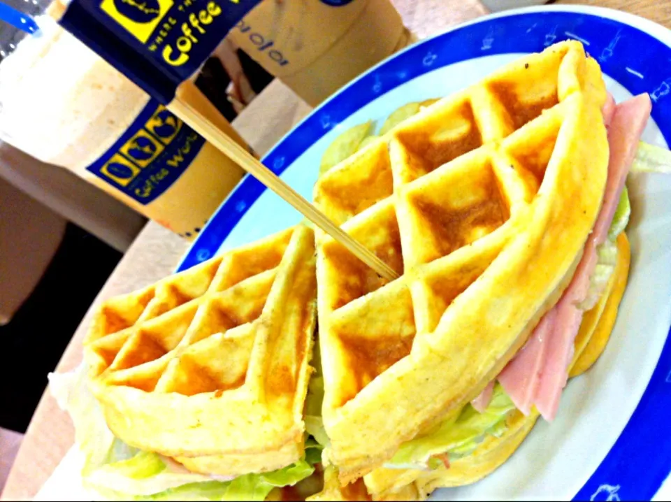 Ham cheese waffle|Issara. 🍴さん