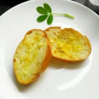 toast with garlic butter|Jo Nguyenさん