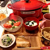 Snapdishの料理写真:＊きのこの炊き込み御飯、ほっけ、ほうれん草のしらす和え、大根と豚肉の煮物、豆腐とわかめの味噌汁、サラダ＊|ありささん