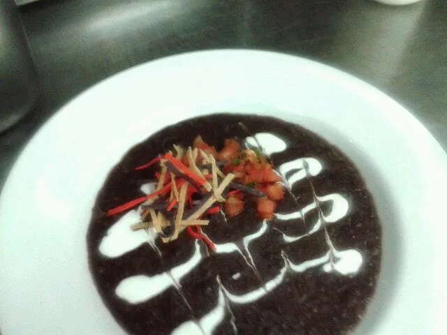 Santa Fe Black Bean Soup finished w/ crema, pico de gallo & tortilla strips|Bryan S. Mooreさん