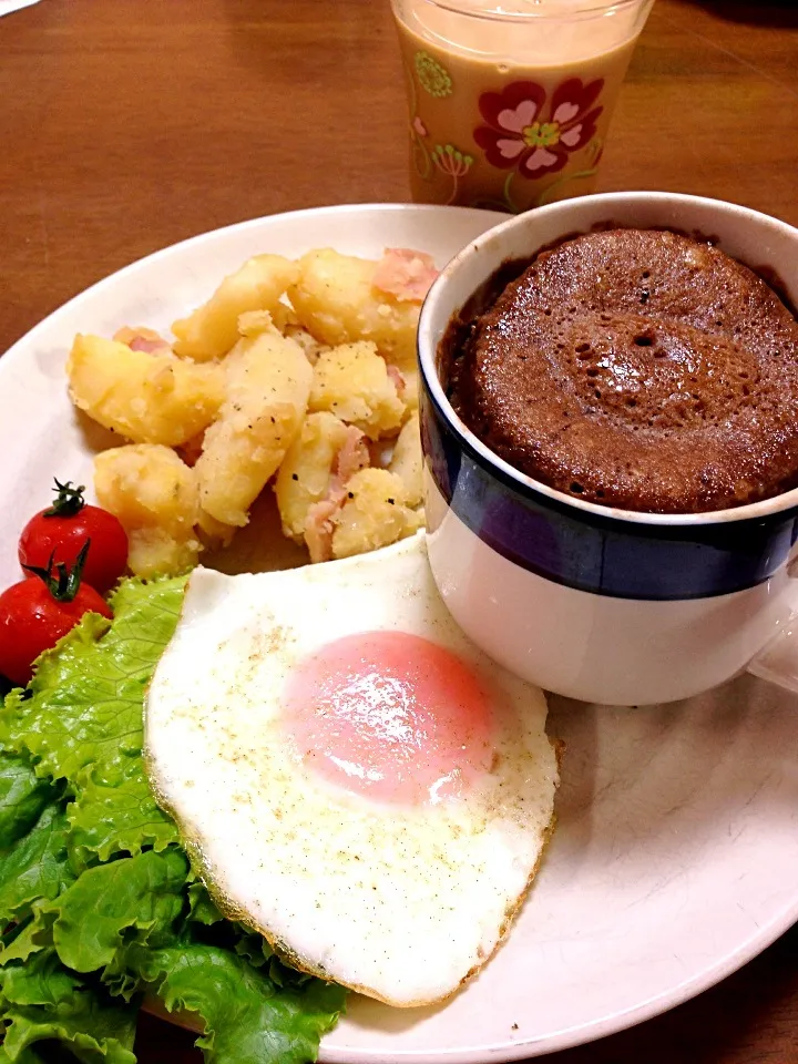 モーニングカップケーキプレートとカフェオレ⭐|みきさん