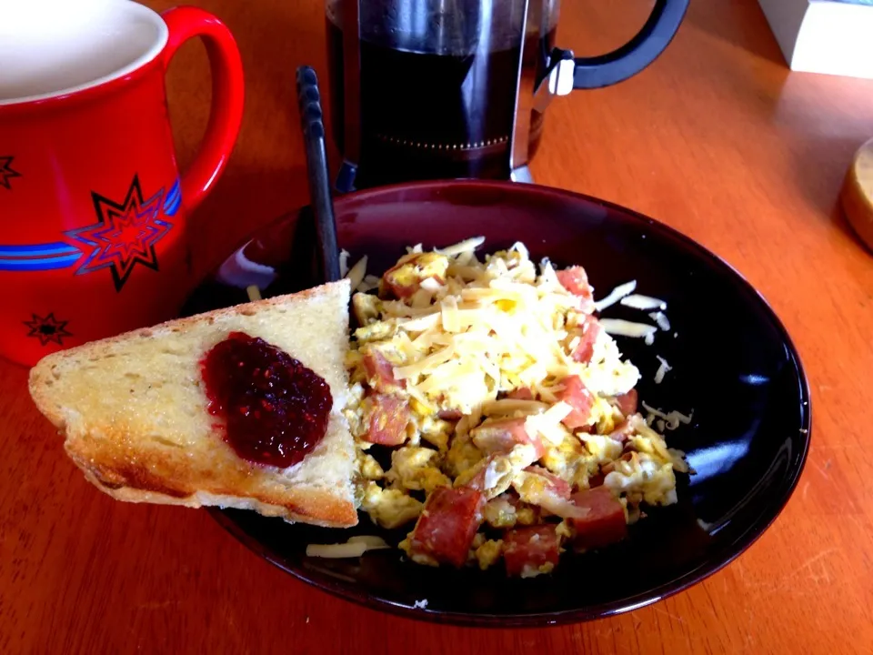 Green Chilé n Spam Scramble with Smoked Gouda Sourdough with homemade Alaskan Raspberry Jam|Cloudさん