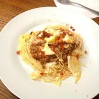 Spaghetti with meat sauce, bacon and eggs.|Telma Larmanさん