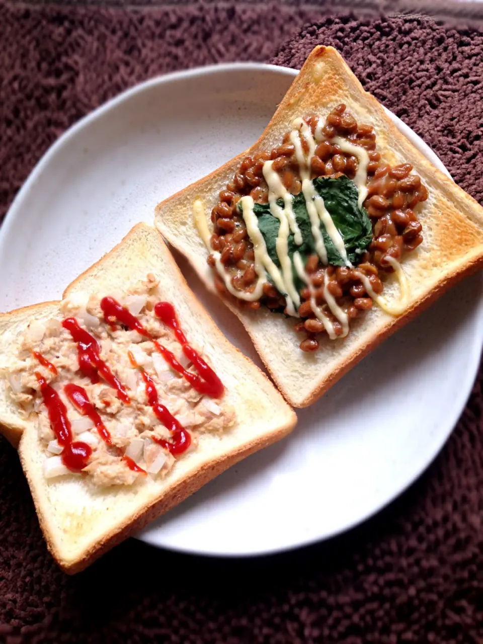 Snapdishの料理写真:玉ねぎとシーチキンマヨトースト♡納豆大葉トースト|ぶーさん