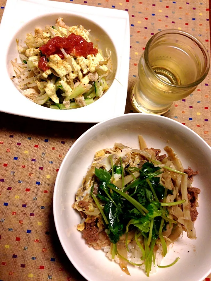 Snapdishの料理写真:ある日の夕食part3   柳川牛丼&モヤシと蒸し鶏の梅和え|ゆかゴリラさん