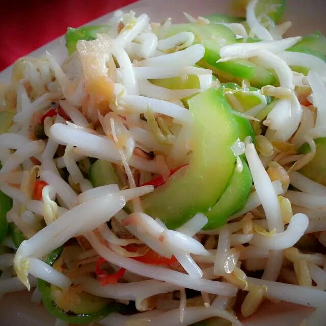 pan fried bean sprouts with bitter gourd & shredded salted fish|yapさん