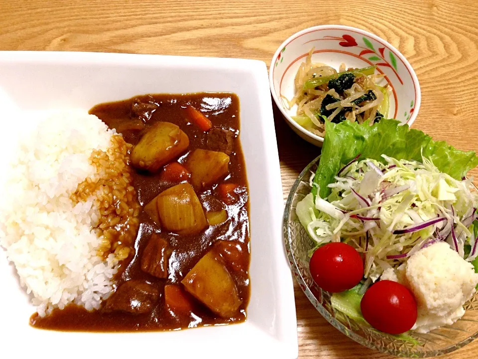 Snapdishの料理写真:カレーとサラダ|あいあいさん