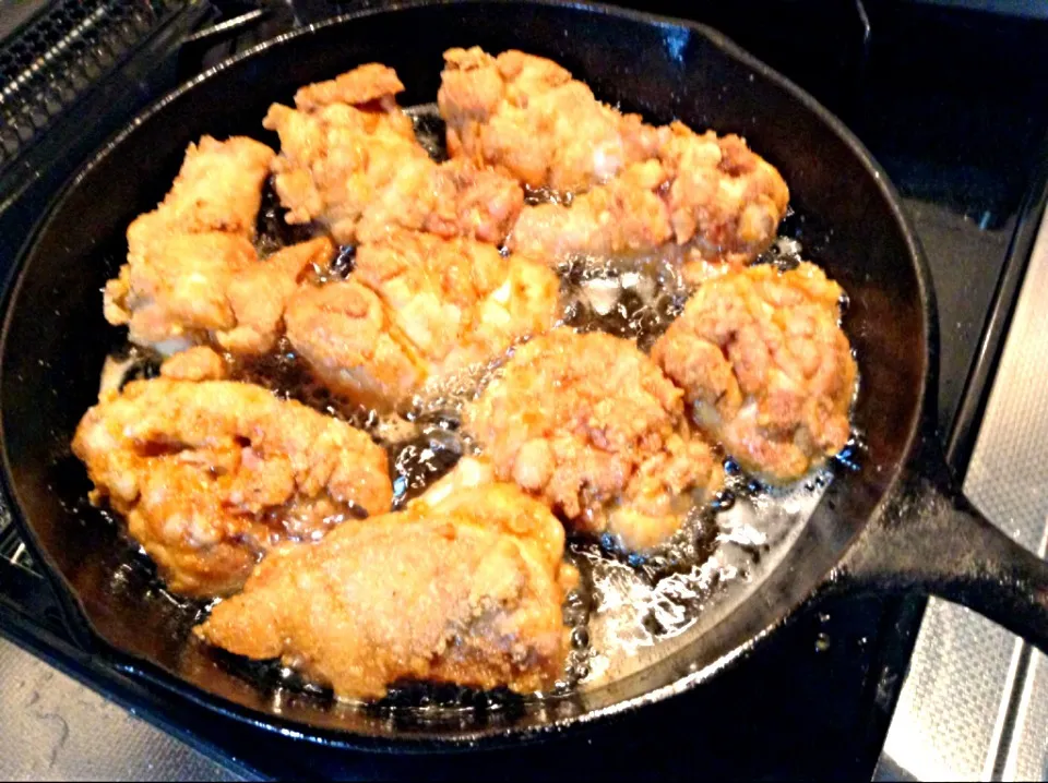 料理中なう、ケイジャンフライドチキン 🍗Cajun fried chicken coming soon!|yorikoさん