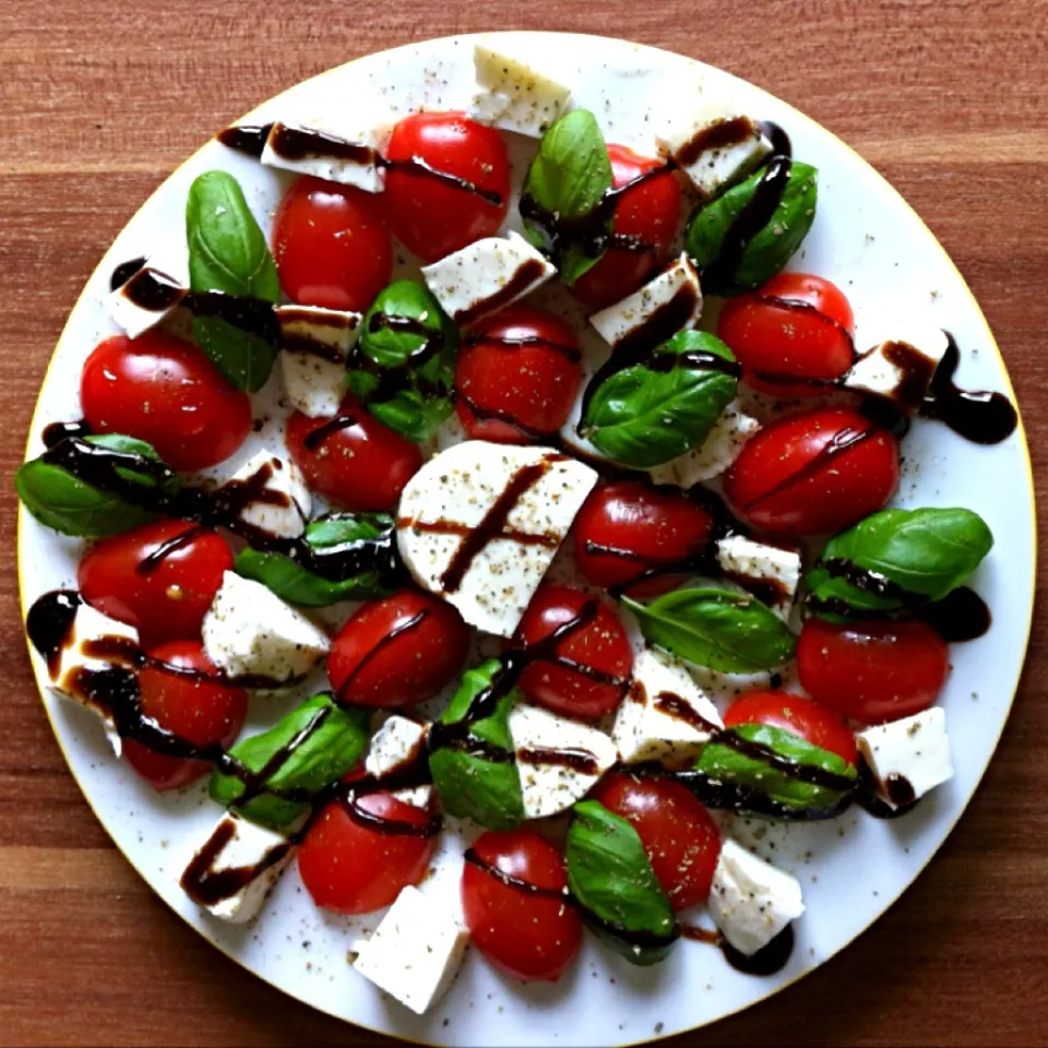 Tomate, Mozzarella, Basilikum|wiwi mrgさん