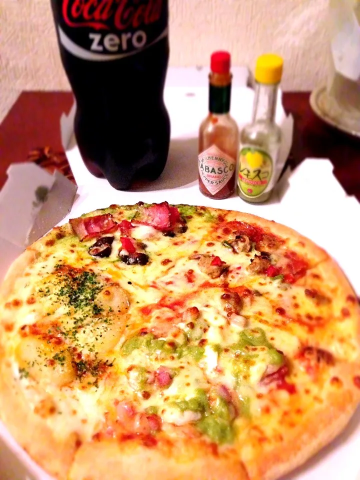 Snapdishの料理写真:Midnight...Quattro Premier🍕真夜中のｸｱﾄﾛ･ﾌﾟﾚﾐｱ Domino|🌈Ami🍻さん