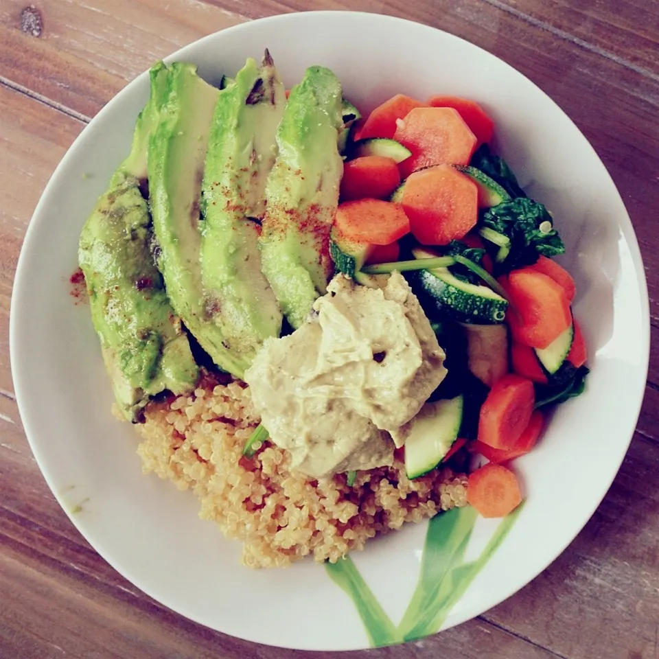 Quinoa, steamed vegetables, avocado slices and cilantro hummus|Rianneさん