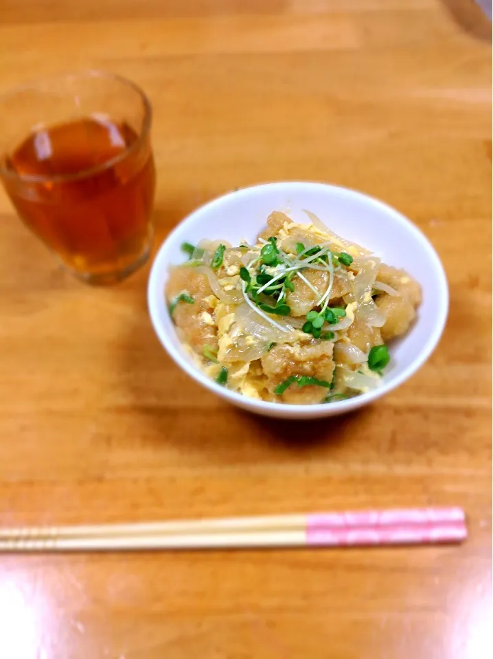 Snapdishの料理写真:むね肉をつかった親子丼ならぬ、唐揚げ丼|なおしゃんさん