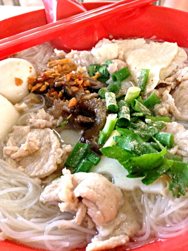 Bee Hoon soup with minced pork, mushroom & fish balls|12Dragonさん