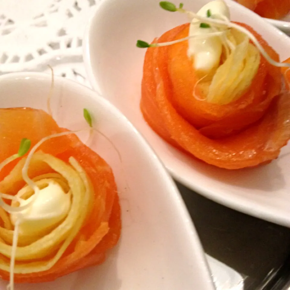 Smoked salmon canapé|12Dragonさん