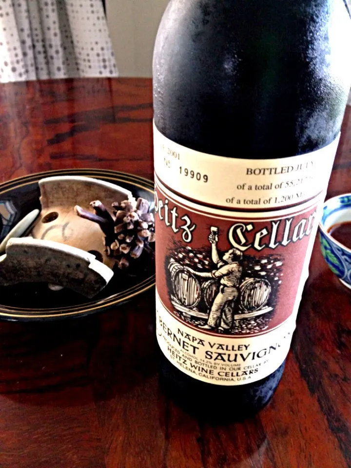 We've had this 2005 Heitz for years waiting for a special time to drink it! Happy 16 years honey!|lauren shannonさん