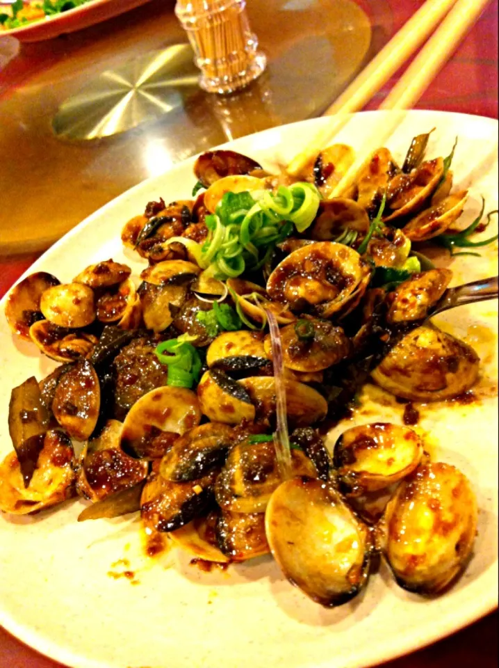 Snapdishの料理写真:Stir fry spicy fragrance La La clams|laumeikuanさん