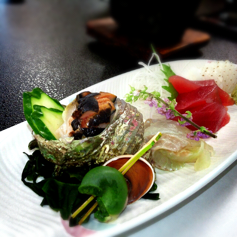 栄螺 勝浦産鮪 鱸抹茶洗い アヲリ烏賊のお造り Reico T Snapdish スナップディッシュ Id 5pr9ra