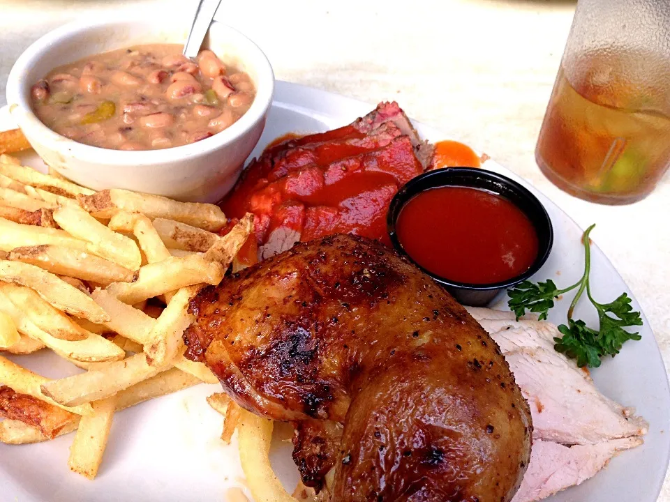 Chicken, brisket, turkey, fries, and black eyed peas|Chris Rothさん