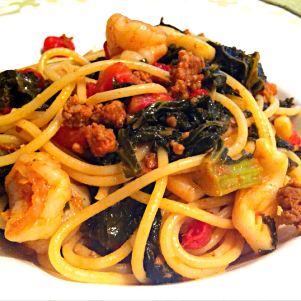 Pasta ( kale, chorizo, shrimp, squid and tomatoes )|Nanaさん