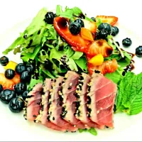 Snapdishの料理写真:Ahi summer salad with fig balsamic|Mathew Carterさん