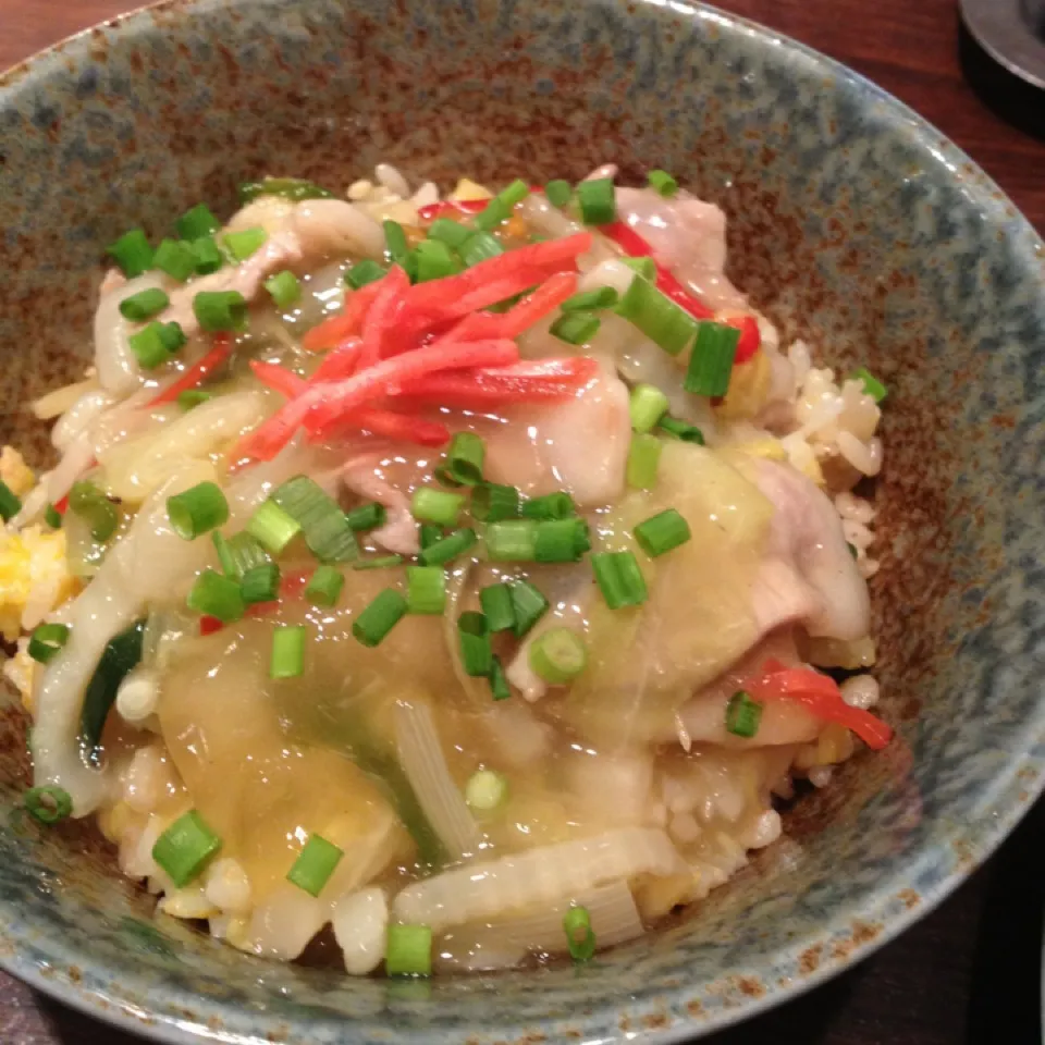 Snapdishの料理写真:道産モチ豚のあんかけチャーハン|コリキ@札幌さん